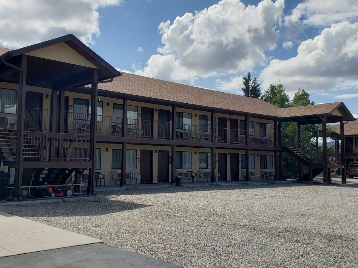 Red Bear Inn Ennis Exterior photo